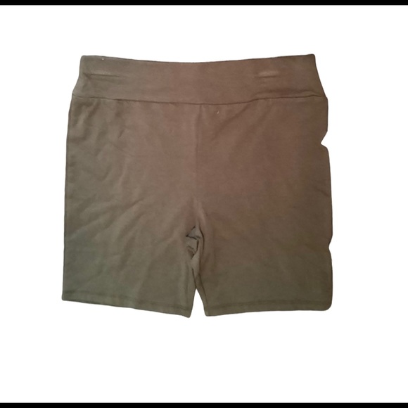 Love.Fire  2 piece pink camo/olive green tee and biker shorts. Size Large NWT - Picture 2 of 3